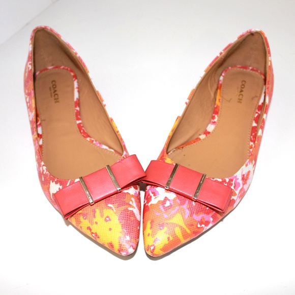 coach flats with bow